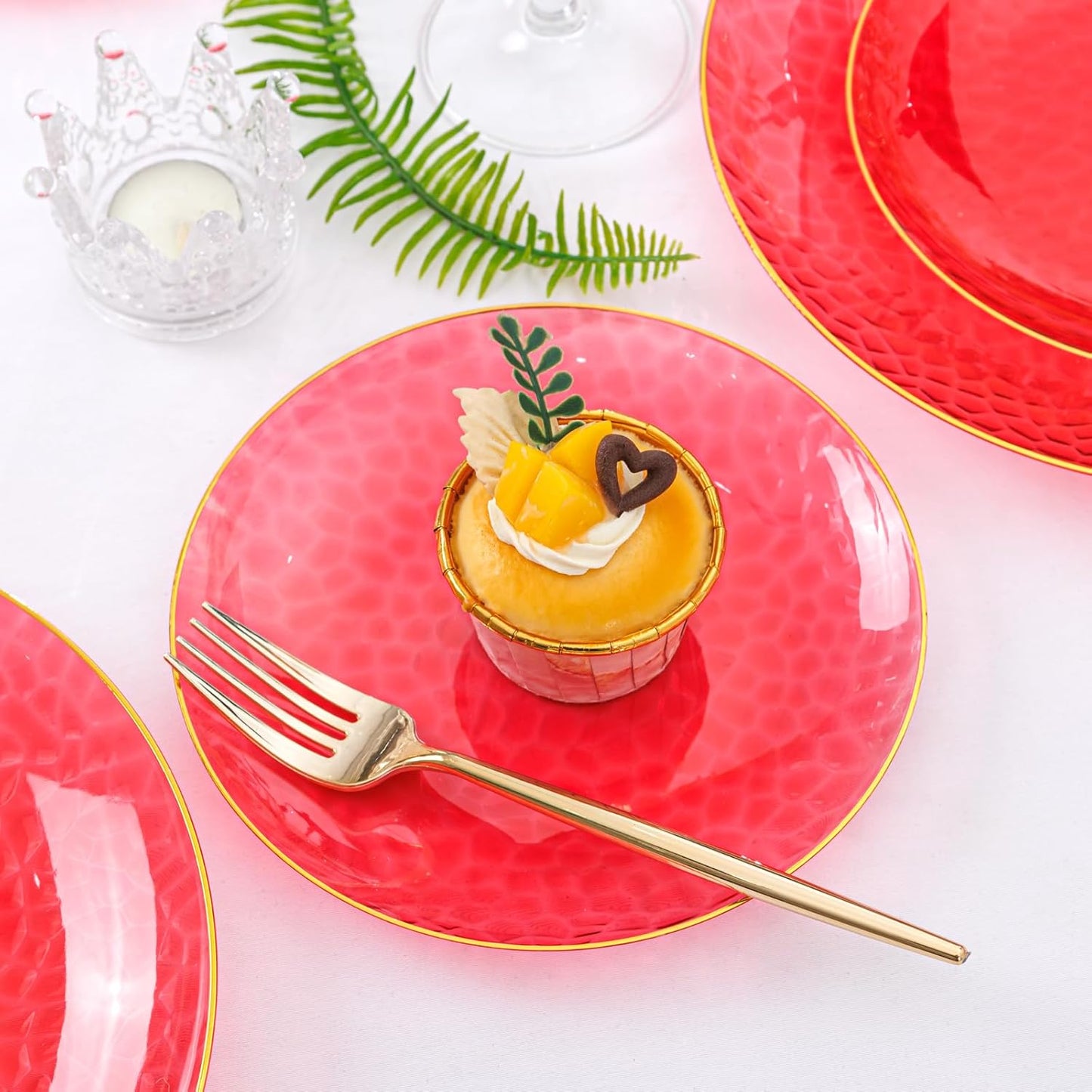 Rubtlamp 60 Pcs Red Plasitc Plates, Clear Red Disposable Plates With Gold Rim, Fancy Party Plates, red Hammered Plastic plates Include 30 Dessert Platos, 30 Dinner Platos