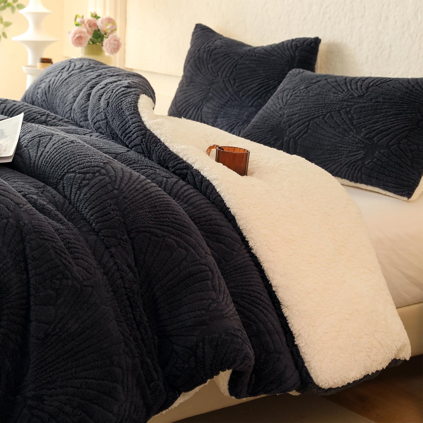 tohrisa Seashell Jacquard Sherpa Comforter Set Warm Cozy Premium Bedding 3 Pieces, Full/Queen Size Geometric Pattern Quilt Comforter with 2 Pillowcases(90"X90" Grey)