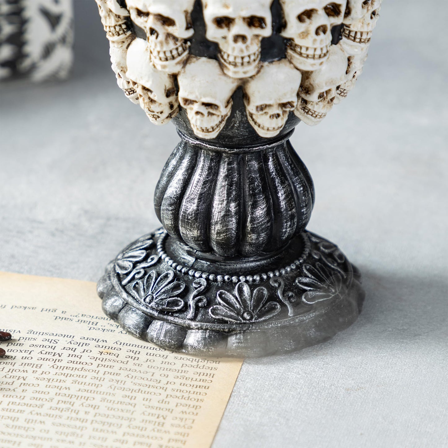 Glitzhome 100MM Halloween Stacked Skull Water Snow Globe, 7.25''H Poly Resin Stacked Skull Raven Waterglobe for Halloween Decor, Gothic Home Decoration, Spooky Gift, and Holiday Tabletop Decoration