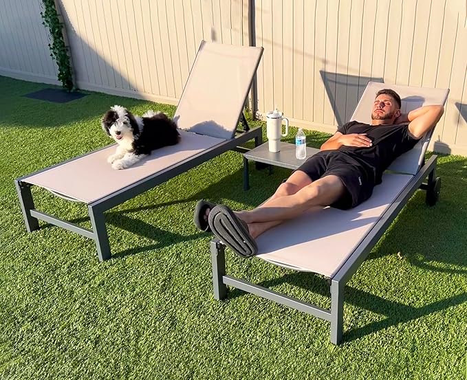 PURPLE LEAF Patio Lounge Chair Set for 2 Outdoor Chaise Lounge with Adjustable Backrests and Easy-to-Move Wheels Aluminum Reclining Pool Chair for Outside Yard Poolside Table Included, Sand Beige
