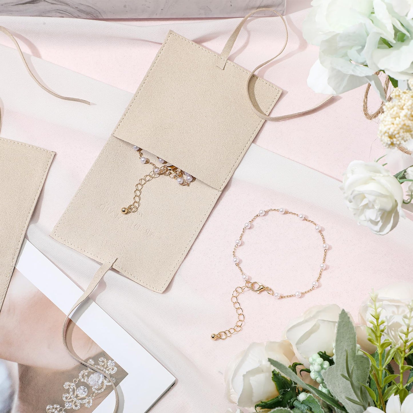 Quelay 16 Pcs Jewelry Bridesmaid Gift Pearl Bracelet Microfiber Jewelry Bag Pouch Set of 8 for Wedding Bridal Party Favor(Beige, Gold,Bow Tie)
