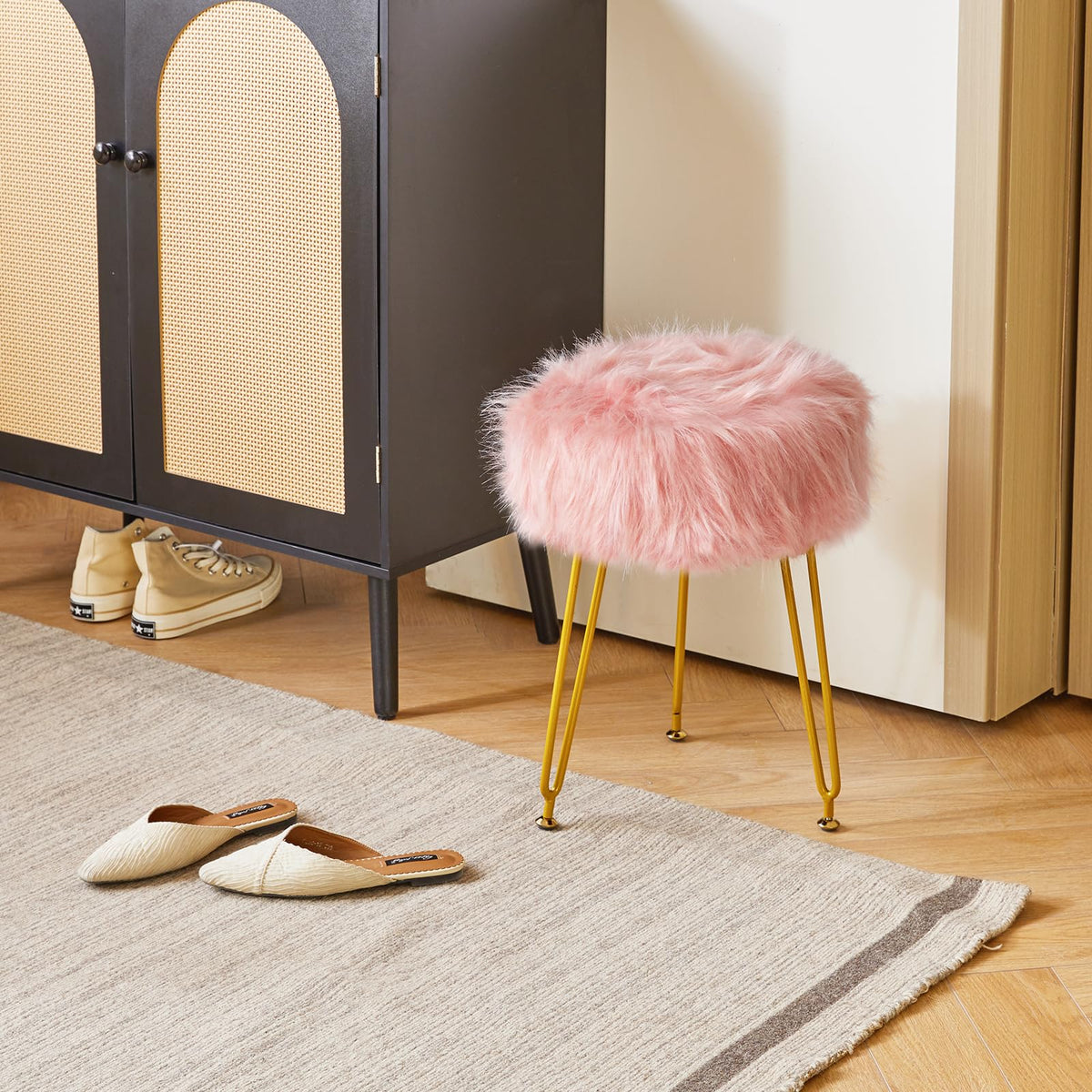 IBUYKE Faux Fur Vanity Stool Chair, Furry Makeup Stool Ottoman, Soft Padded Seat, Round Footrest Footstools with 4 Metal Legs, for Living Room Bedroom Entryway, Pink LG-32P
