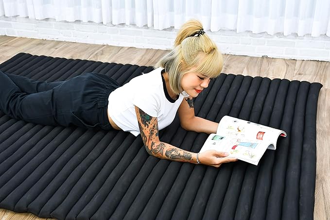 Leewadee - Foldable Floor Mattress - Japanese Roll Up Futon -Trifold Tatami Mat- Guest Floor Bed - Camping Mattress - Thai Massage Mat, Kapok Filled, 75 x 57 inches, Black