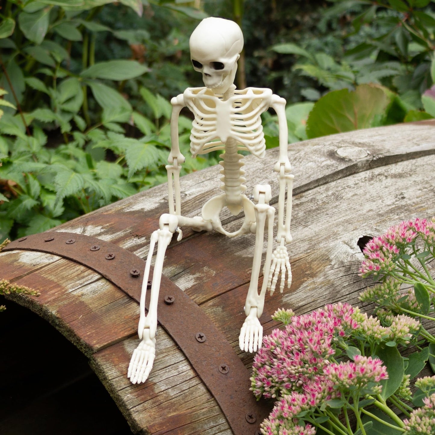 Daricano Halloween Decoration Outdoor Skeleton, 16" Plastic Posable Skeleton with Movable Joints, Small Hanging Skeletons for Halloween Decor, Haunted House Graveyard Props
