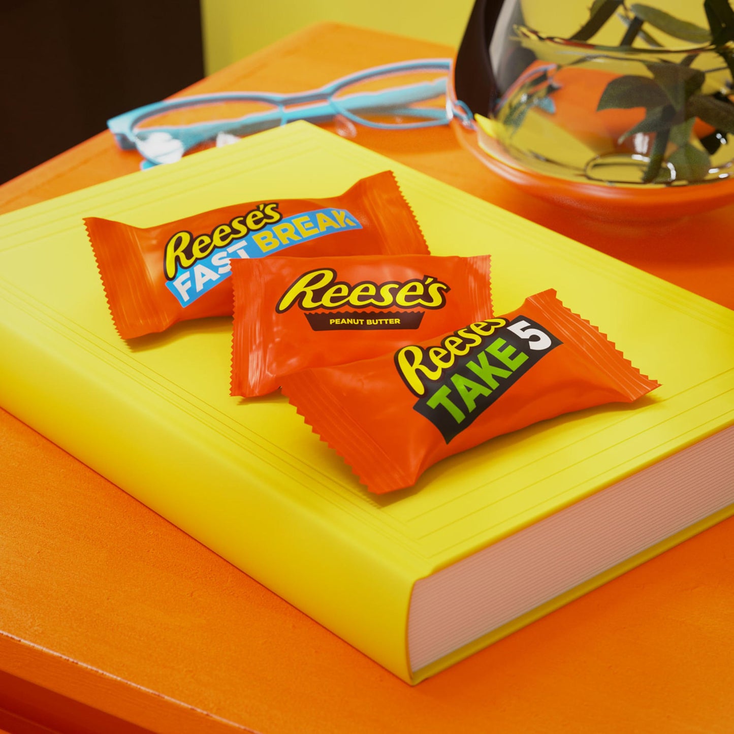 REESE'S Assorted Chocolate and Peanut Butter Snack Size, Candy Party Pack, 32.06 oz