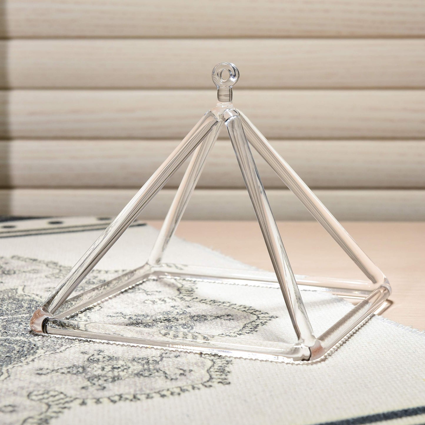 Topfund Clear Crystal Singing Pyramid 8 Inch With Carrying Case And Quartz Suede Mallet