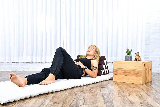 Leewadee Triangle Cushion – Comfortable Backrest for TV or Reading, Incline Pillow for Relaxing Made of Kapok, 20 x 13 x 13 inches, Brown Green