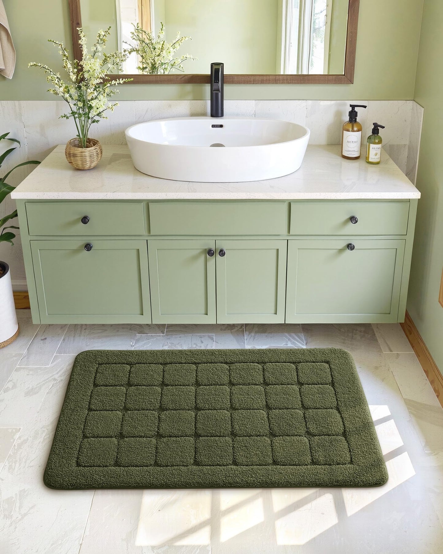 Color&Geometry Green Bath Mat Non Slip Washable- 17"x30" Luxury Absorbent Bath Mats for Bathroom, Sink, Bathtub, Thick Soft Shower Mat Outside Shower