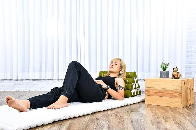 Leewadee Triangle Cushion – Comfortable Backrest for TV or Reading, Incline Pillow for Relaxing Made of Kapok, 20 x 13 x 13 inches, Green