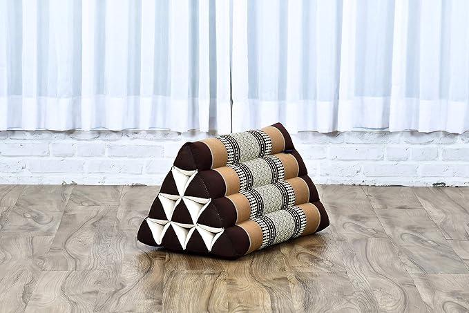 Leewadee Triangle Cushion – Comfortable Backrest for TV or Reading, Incline Pillow for Relaxing Made of Kapok, 20 x 13 x 13 inches, Brown