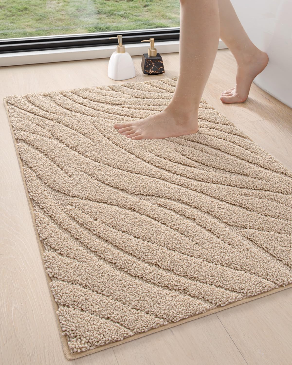 DEXI Bathroom Rugs 17x30, Extra Soft Absorbent Bath Mat, Non Slip Bathmat for Bathroom Floor, Machine Washable Rugs for Shower Floor, Beige