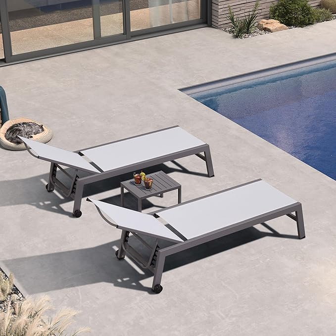 PURPLE LEAF Outdoor Lounge Chair Set for 2 Aluminum Patio Chaise Lounger with Wheels and Adjustable Backrest Pool Reclining Lounge Chairs for Beach Yard Poolside Table Included, White