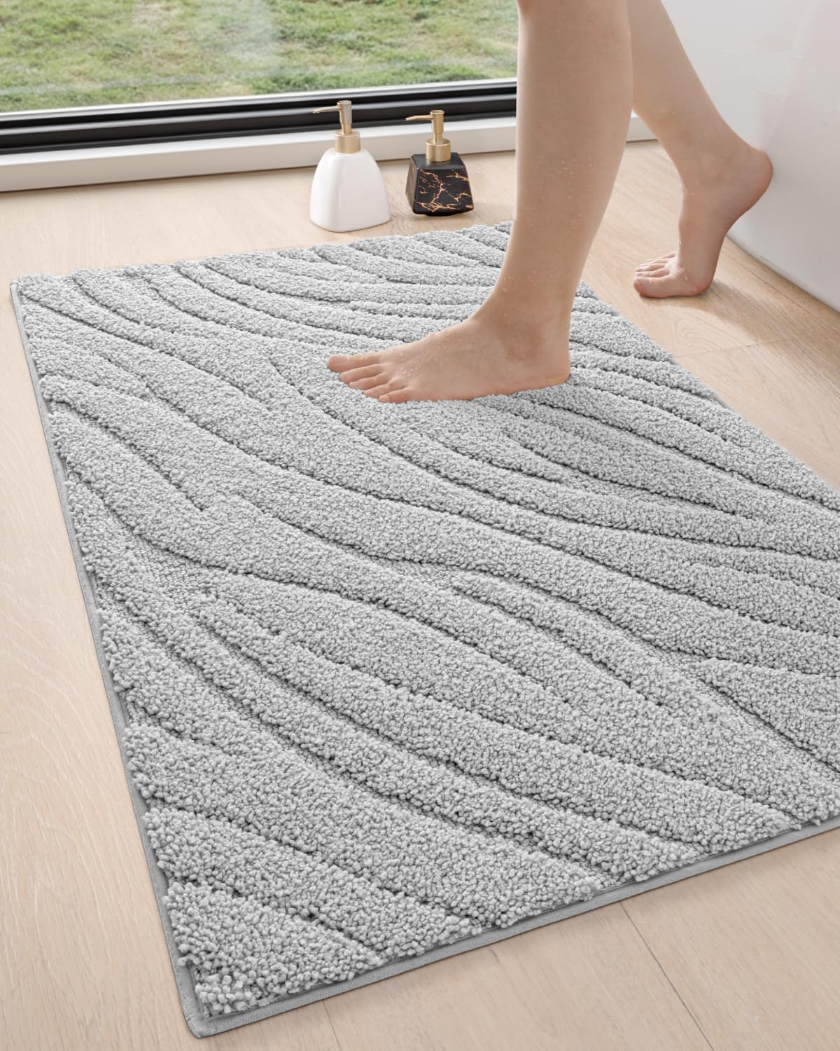 DEXI Bathroom Rugs 17x30, Extra Soft Absorbent Bath Mat, Non Slip Bathmat for Bathroom Floor, Machine Washable Rugs for Shower Floor, Light Grey