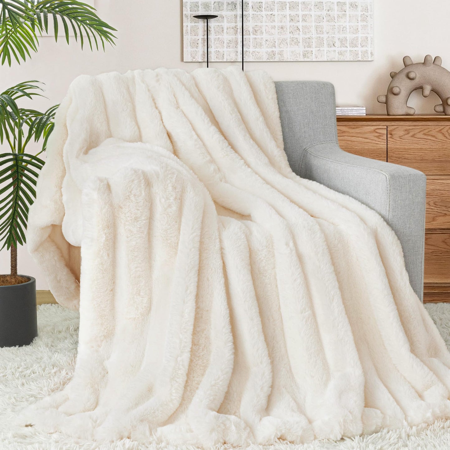 Touchat Luxury Faux Rabbit Fur Throw Blanket for Couch,Super Heavy Warm Cozy Blanket for Sofa Bedroom Living Room,Ultra Soft Fluffy Reversible Plush Blanket for Home Decor Gifts,Cream White