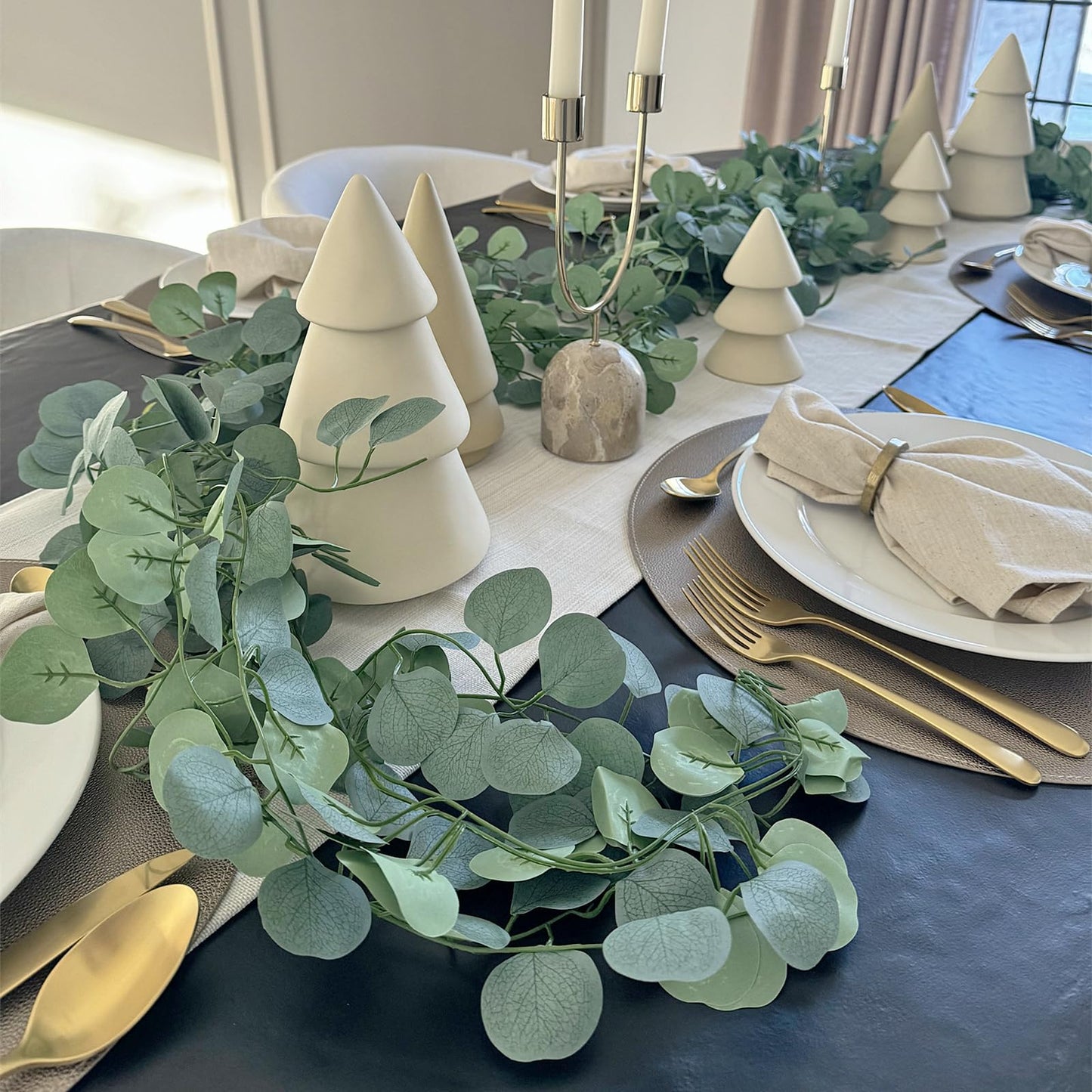 CQURE 28Pcs Eucalyptus Garland,Artificial Eucalyptus Leaves Table Greenery Garland Wreath Vines for Wedding Party Table Bedroom Wall Room Decor