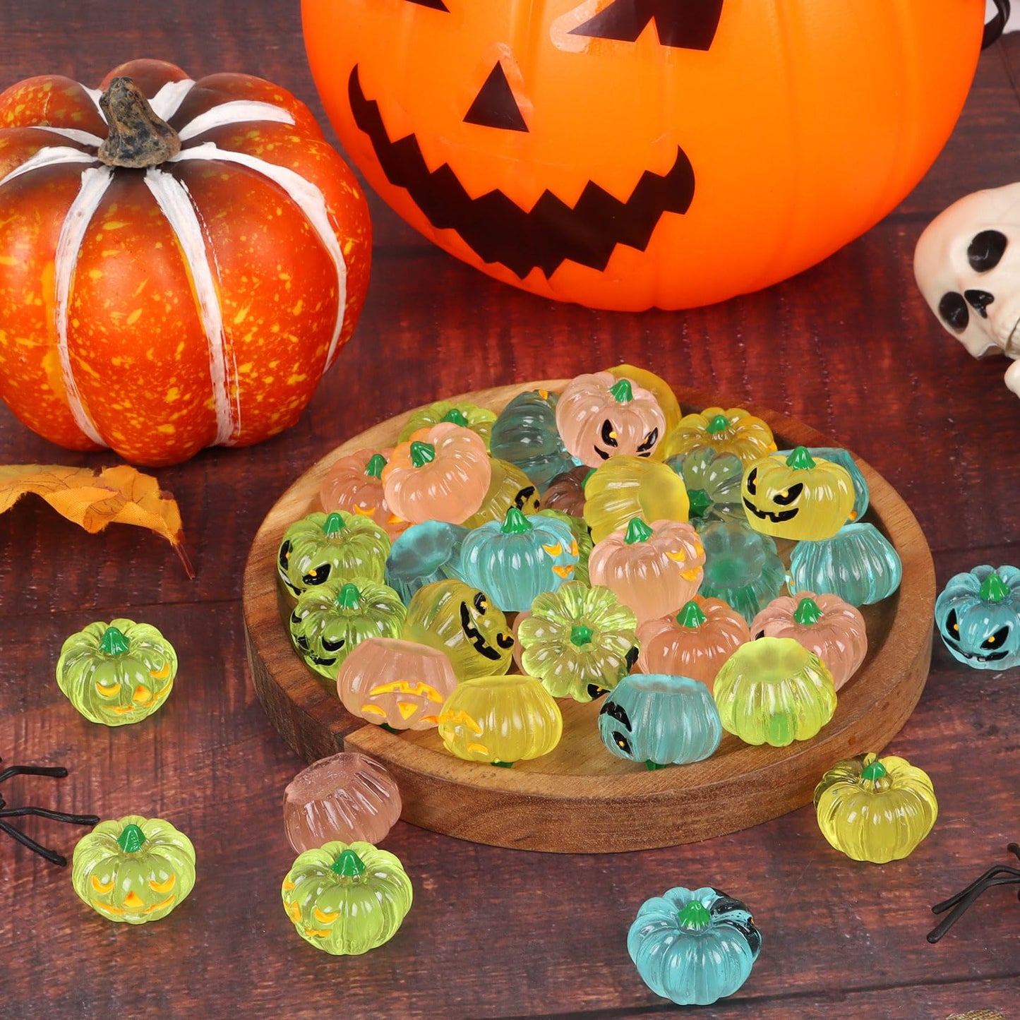 CCINEE 40Pcs Glow in The Dark Mini Pumpkins Halloween Luminous Miniature Pumpkins Halloween Mini Resin Decorations for Fall Halloween Party Gifts Home Cake Decoration