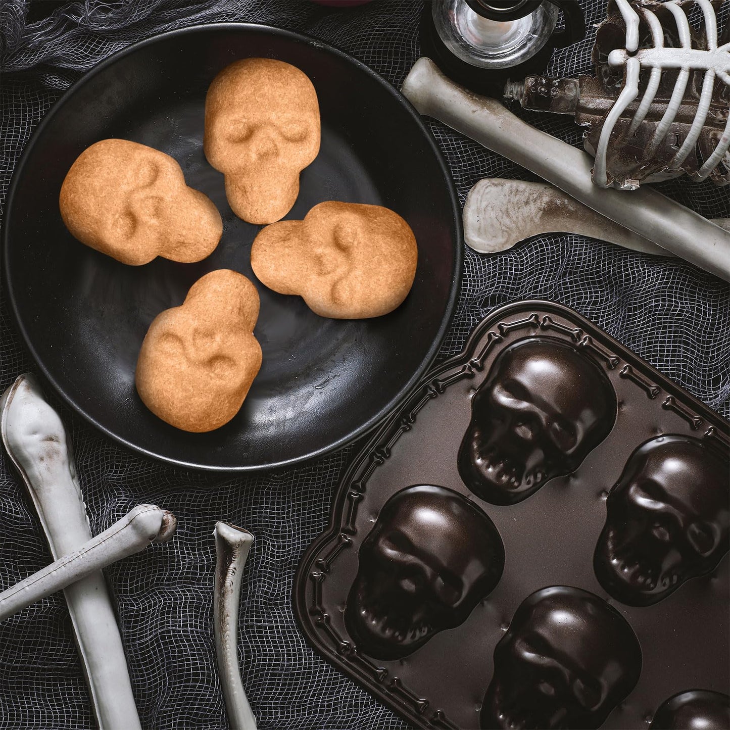 Teenyyou 2 Pcs Halloween Skull Baking Pan 6 Cavities 3D Skull Baking Mold for Pizza Metal Cake Mold Bakeware for Halloween Ice Cupcake Chocolate Pizza Jelly Candy Pudding