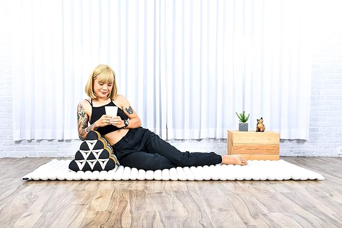 Leewadee Triangle Cushion – Comfortable Backrest for TV or Reading, Incline Pillow for Relaxing Made of Kapok, 20 x 13 x 13 inches, Black Orange