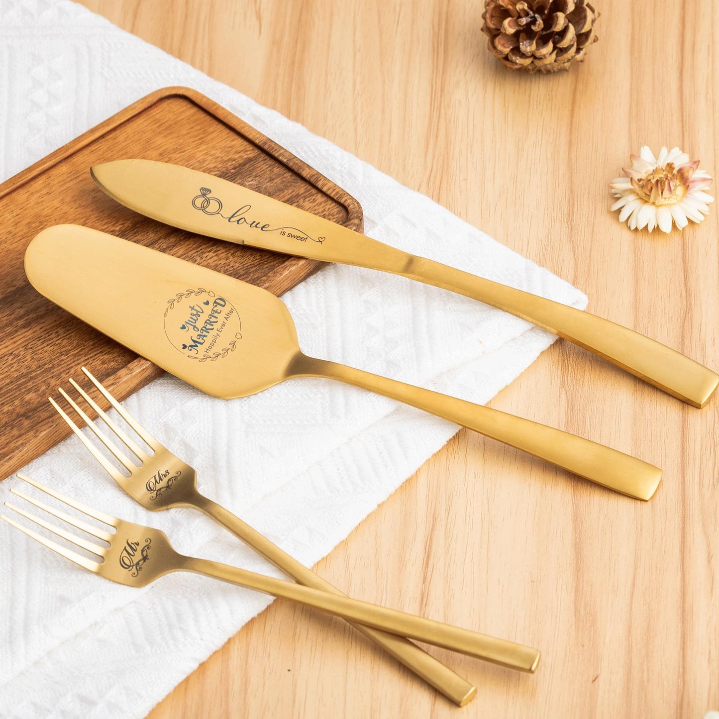 iooiluxry Gold Wedding Cake Knife and Server Set, Mr and Mrs Champagne Flutes Glasses with Cake Cutting Set for Wedding Bridal Shower Gifts
