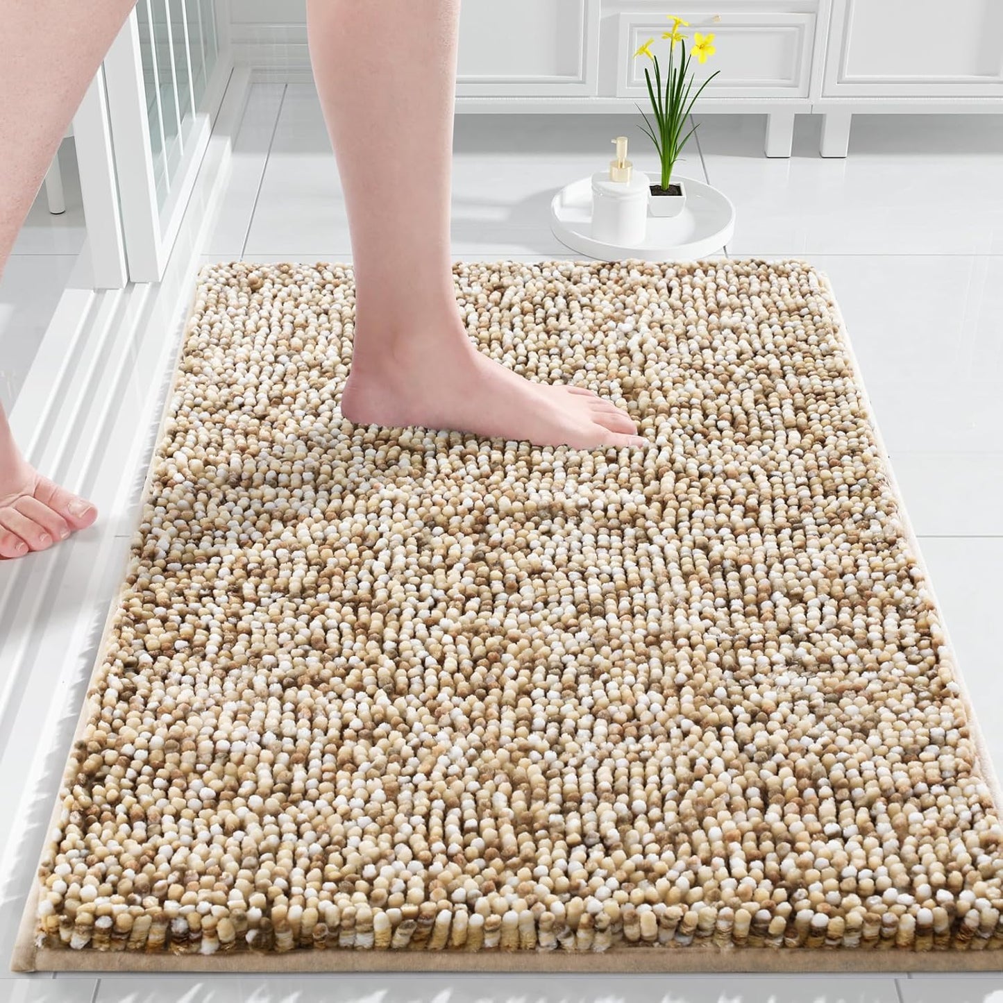 Yimobra Bath Mats for Bathroom Non Slip, 31.5x20, Extra Soft Chenille Bathroom Rugs, Fluffy Plush Luxury Shower Mat Outside, Water Absorbent, Machine Washable, Sink and Tub, Beige & Light Coffee