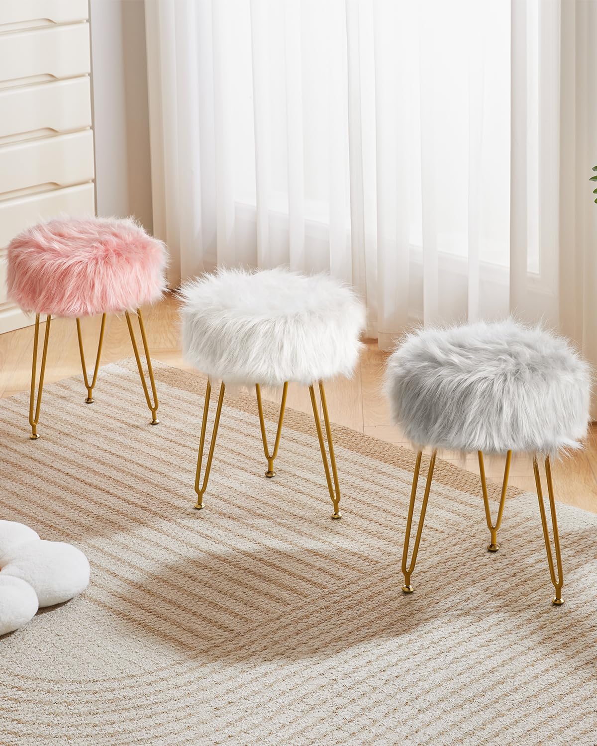 IBUYKE Faux Fur Vanity Stool Chair, Furry Makeup Stool Ottoman, Soft Padded Seat, Round Footrest Footstools with 4 Metal Legs, for Living Room Bedroom Entryway, Gray LG-32G