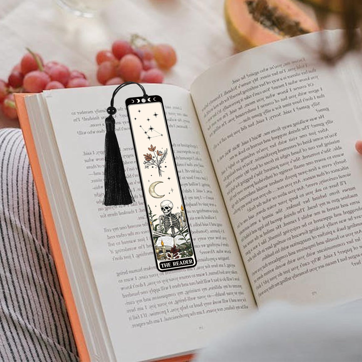Gothic Skull Bookmark Gifts: Skeleton Romance Metal Book Marks for Reading Women, Horror Page Marker Clips with Tassel, Bookish Gift with Box for Readers Women Students School Office Supplies