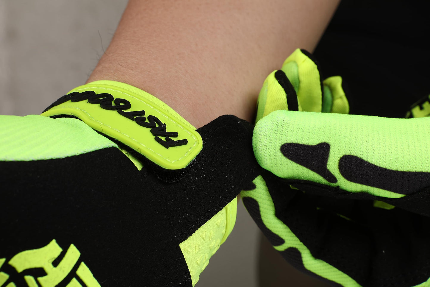 EXCEREY Skeleton Cool Motorcycle Bicycle Full Finger Off-Road Racing Gloves Outdoor Sports for Men Women & Mountaineering (Fluorescent Green, L)