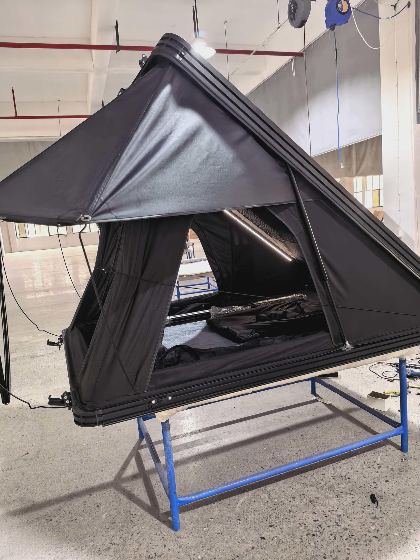 210 * 132 * 145cm Roof Top Tent with Solar Panels and Anderson Power Boxes