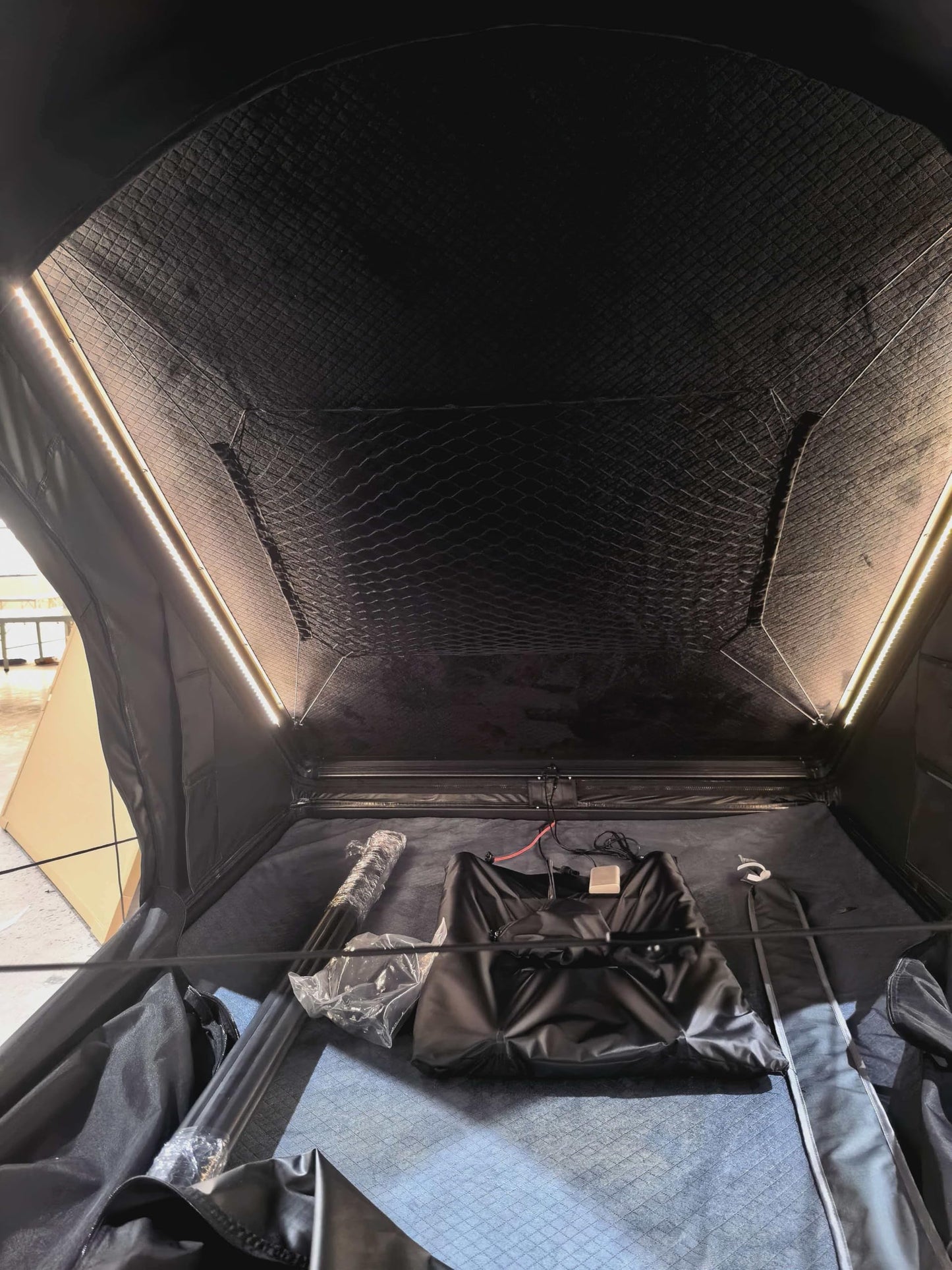 210 * 132 * 145cm Roof Top Tent with Solar Panels and Anderson Power Boxes