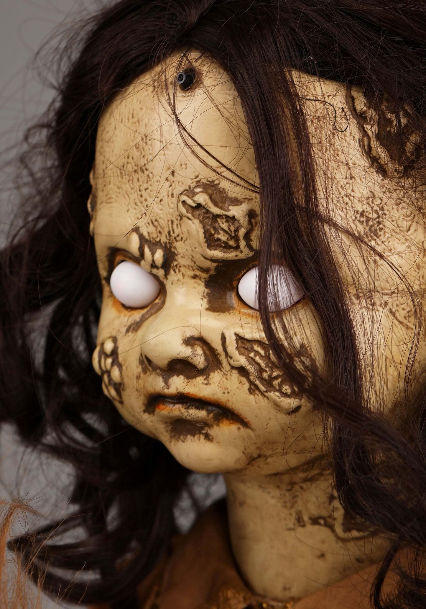Fun Costumes 3.5 Ft Haunted Doll-Horse Animatronic, Creepy Dolls Halloween Decorations, Ancient Looking Rocking Horse, Red Glowing Eyes Halloween Decoration Standard