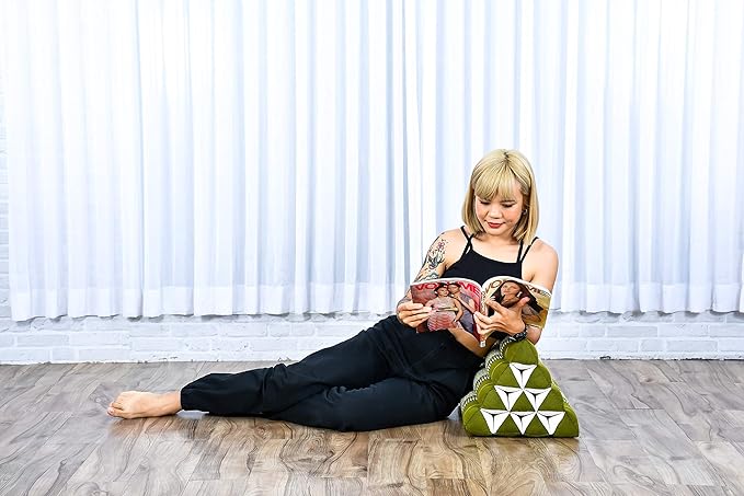 Leewadee Triangle Cushion – Comfortable Backrest for TV or Reading, Incline Pillow for Relaxing Made of Kapok, 20 x 13 x 13 inches, Green