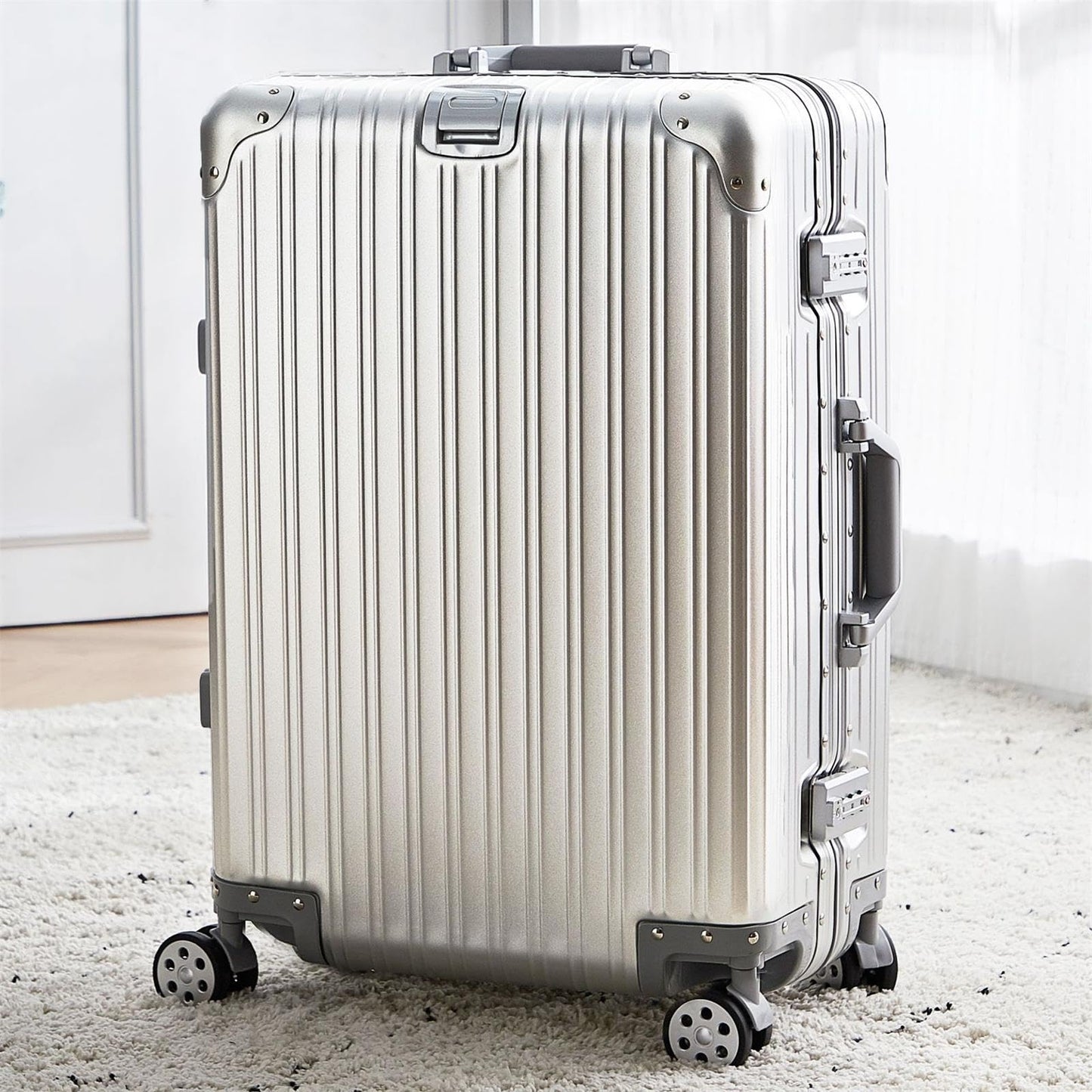 Caibomaoyi Aluminum magnesium alloy travel box trolley box luggage box metal box boarding box password box (silvery, 77.5 ×51.5 ×29cm（31×20×11 inch）)