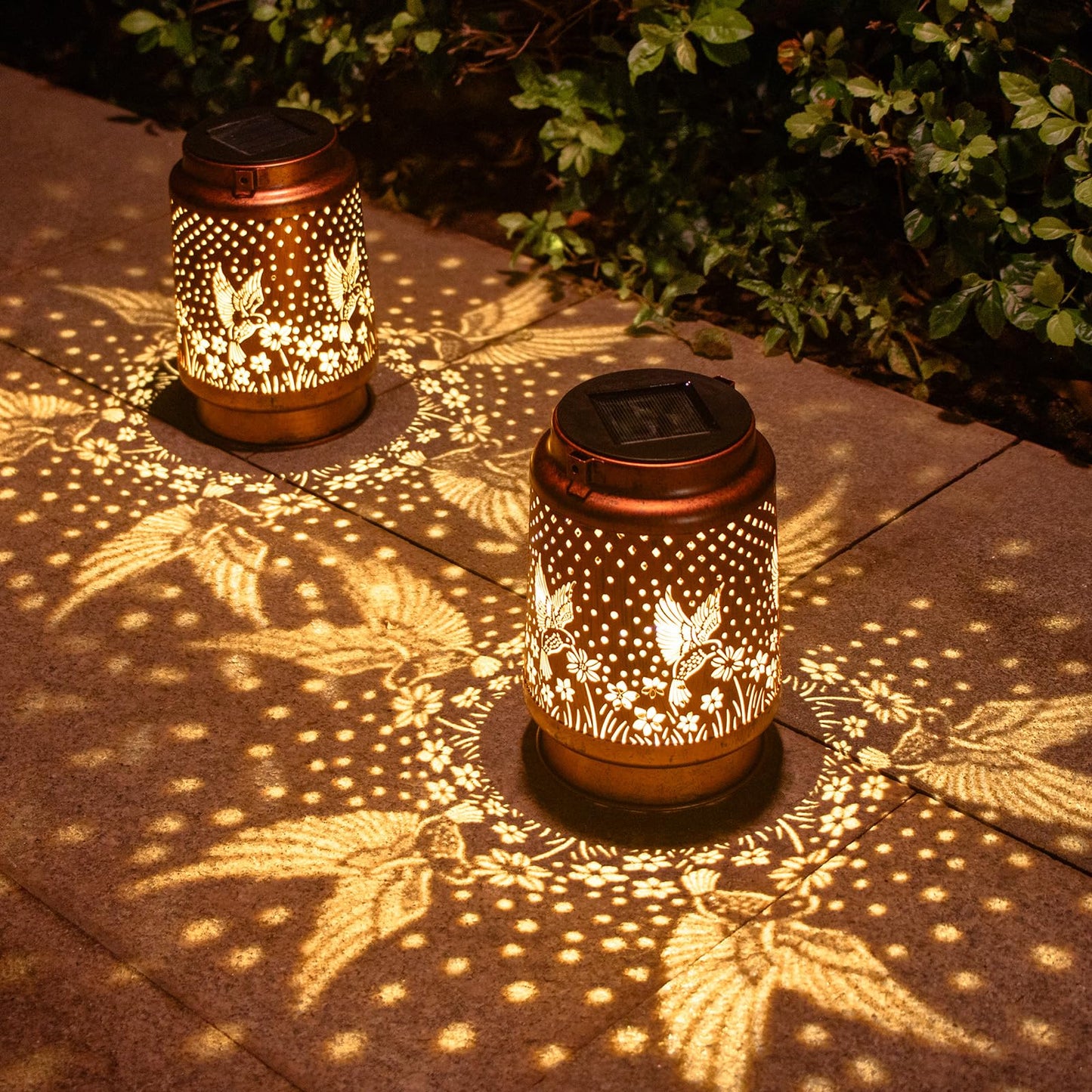 Hummingbird Birthday Gifts for Women Mom Grandma Solar Lanterns Outdoor Waterproof Garden Decor Metal Hanging LED Decorative Light for Patio Yard Lawn Backyard Front Porch Gardening Gifts