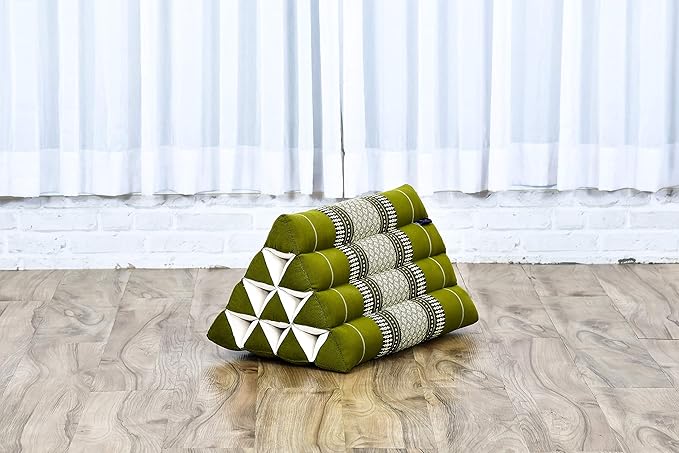 Leewadee Triangle Cushion – Comfortable Backrest for TV or Reading, Incline Pillow for Relaxing Made of Kapok, 20 x 13 x 13 inches, Green
