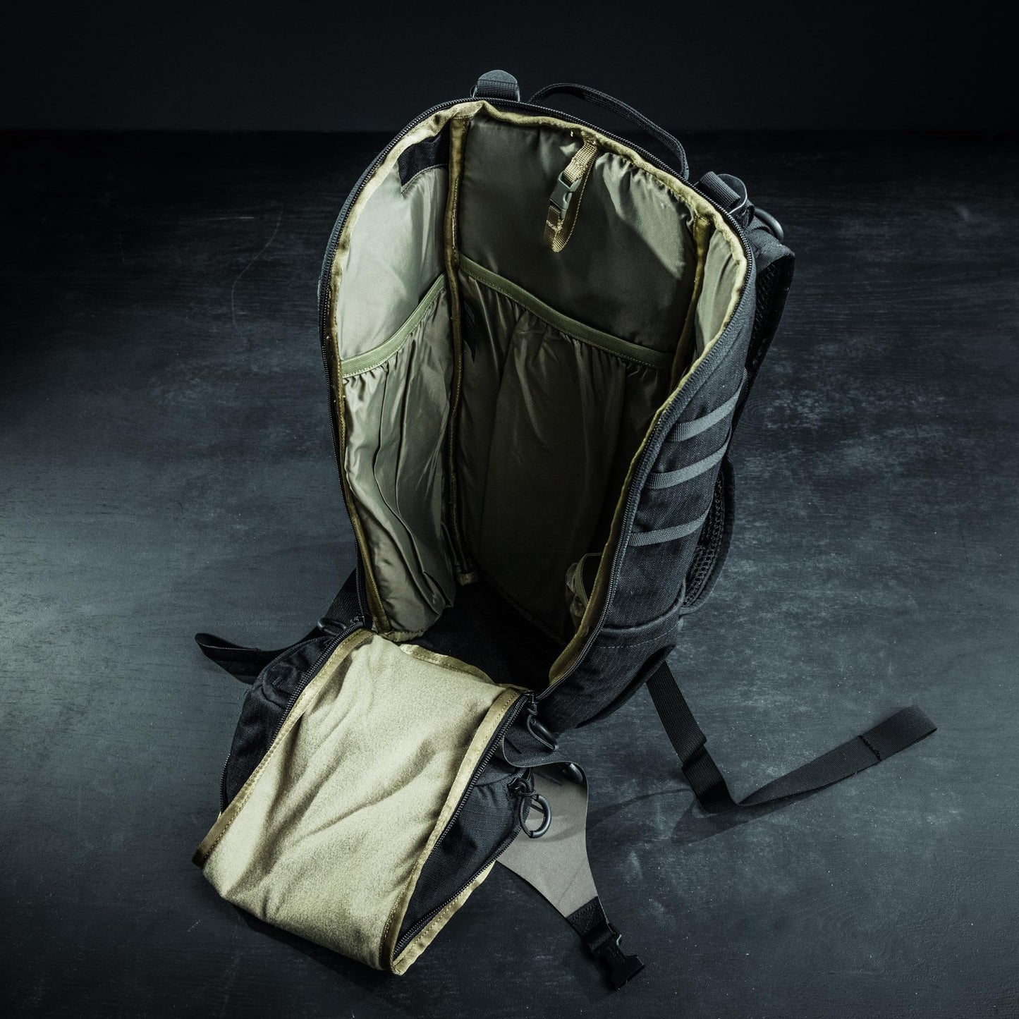 Eberlestock Bandit Pack - Rugged EDC Backpack Built For The Office Or The Outdoors (Multicam)