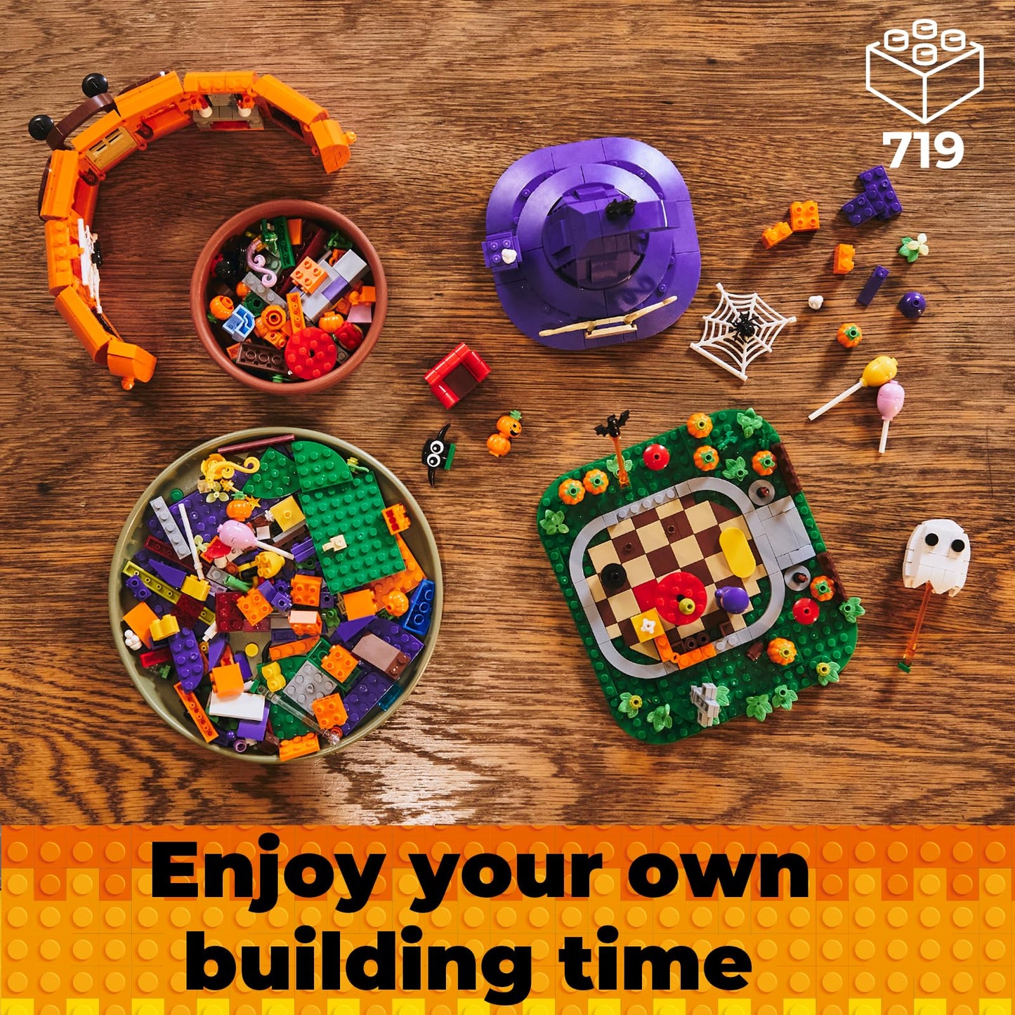 Halloween Pumpkin House Building Kit, Whimsical Halloween Building Set Décor with Adorable Ghost and Pumpkin Toys, Cute Halloween Party Gift, Halloween Building Bricks Compatible with Lego