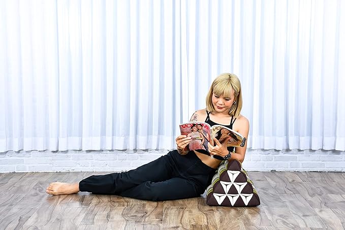 Leewadee Triangle Cushion – Comfortable Backrest for TV or Reading, Incline Pillow for Relaxing Made of Kapok, 20 x 13 x 13 inches, Brown Green
