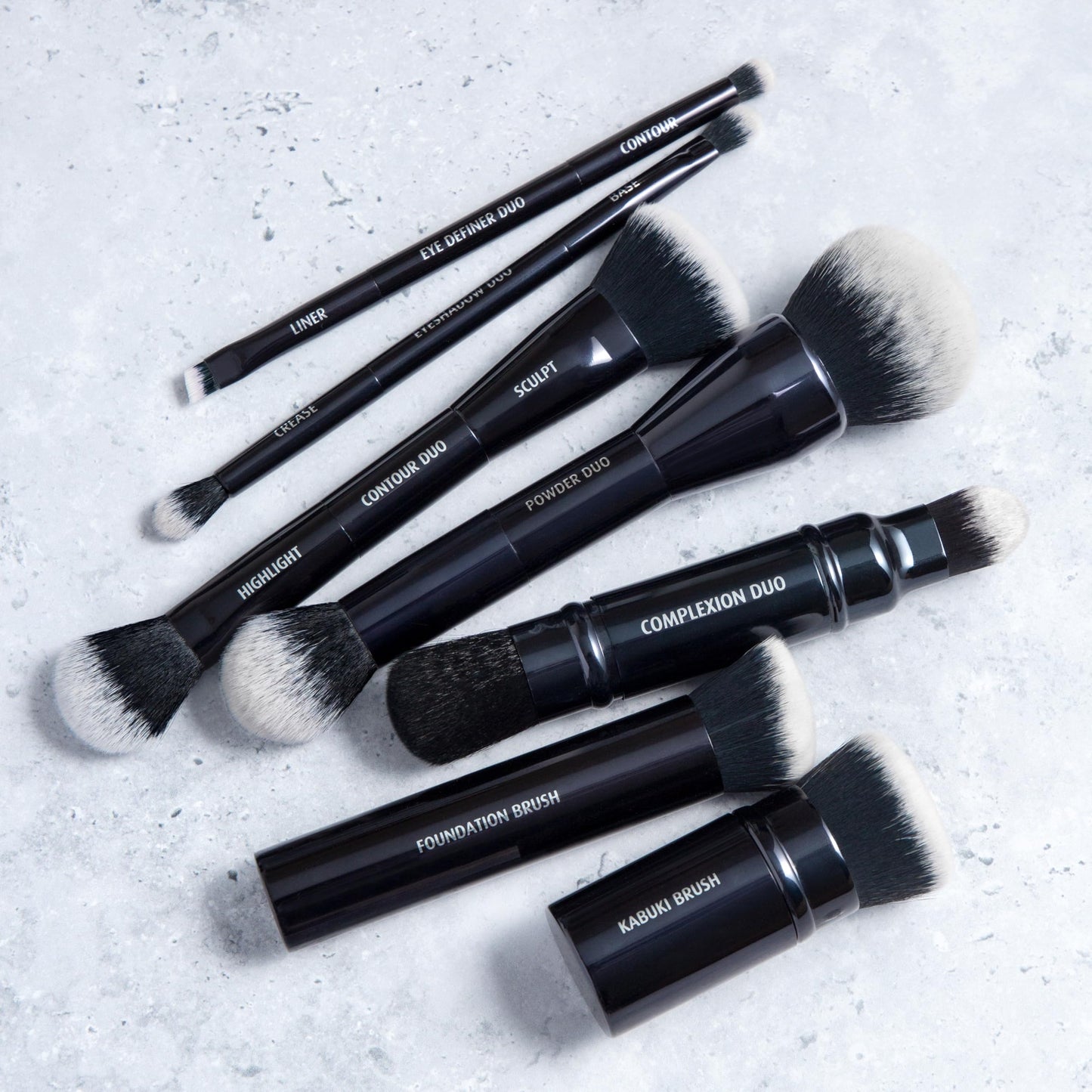 Lune+Aster Eyeshadow Duo Brush - Multi-tasking, dual-ended vegan Eyeshadow Duo Brush.