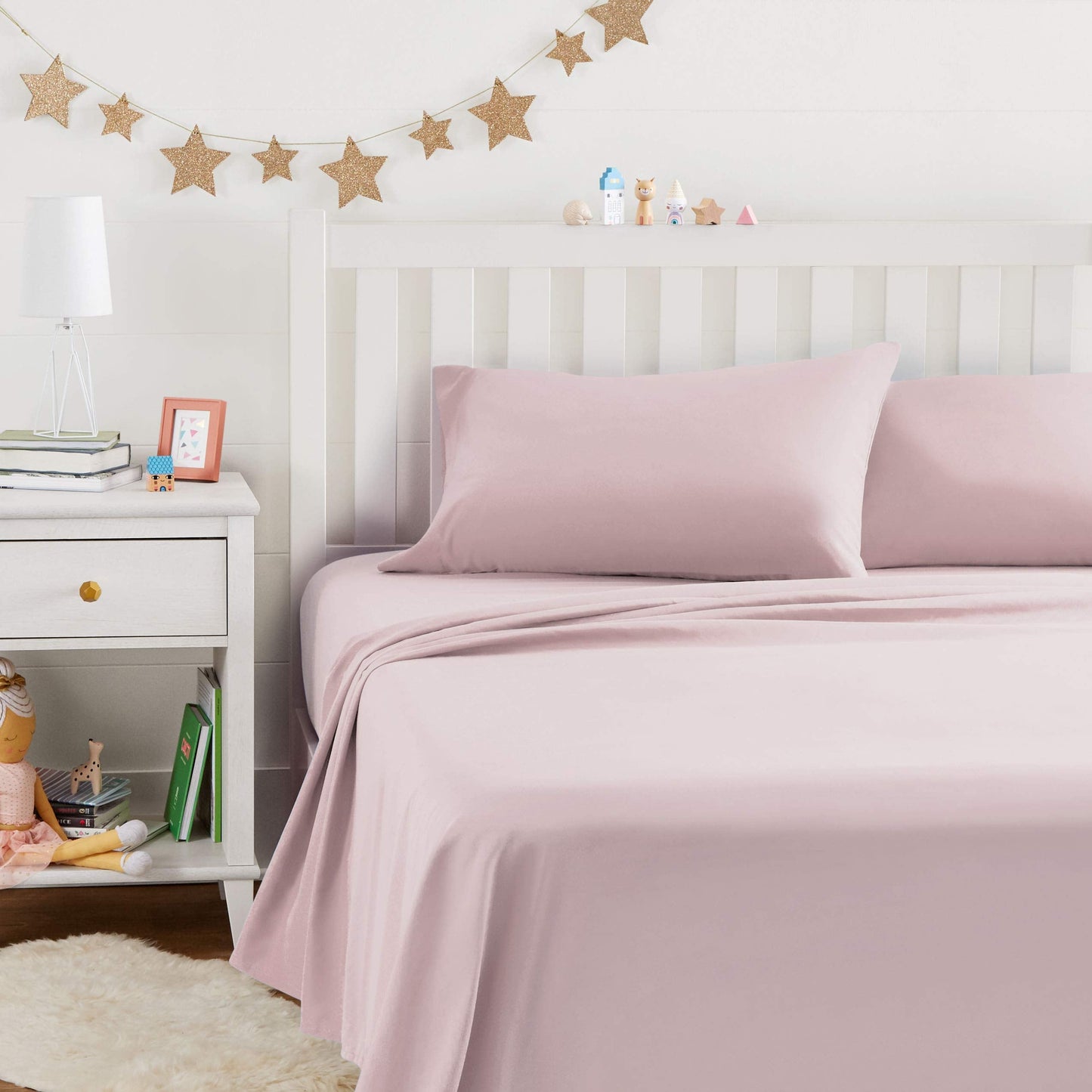 Amazon Basics Kid's Soft Easy-Wash Lightweight Microfiber 4-Piece Sheet Set, Full, Light Pink, Solid