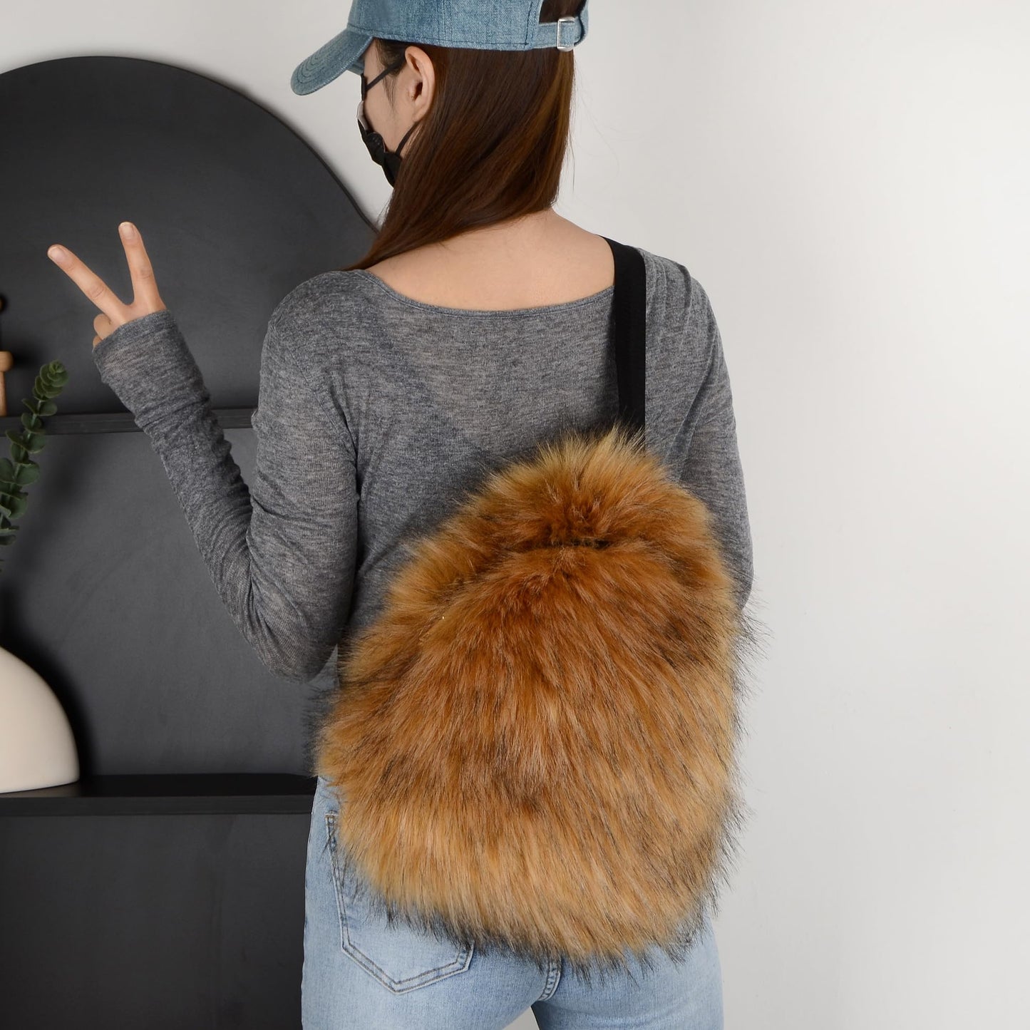 WOVOIE Sling Bag for Women Crossbody Chest Bag Cute Purse Fuzzy Fur Bag Ideal for Outdoor Hiking Trips (brown)