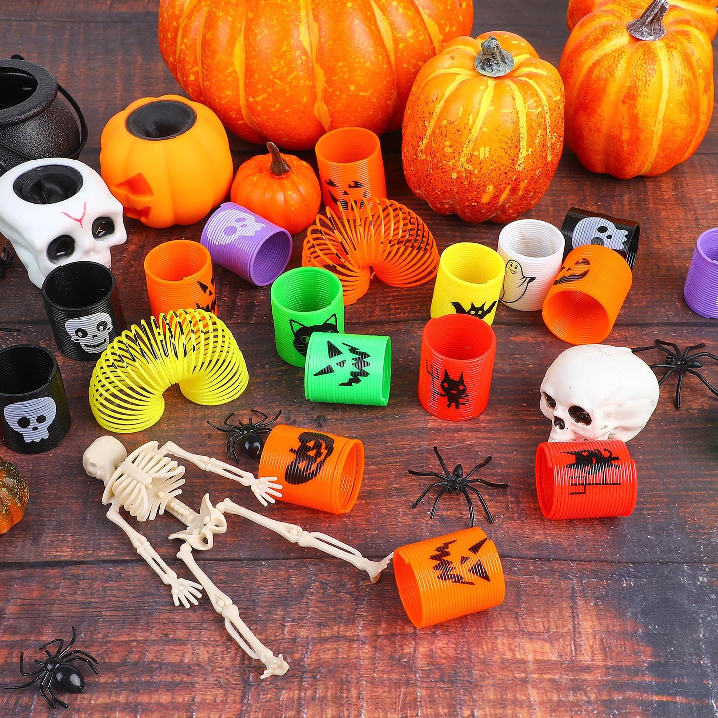 SULOLI Halloween Coil Springs for Kids, 36pcs Assorted Halloween Theme Pattern Spring Toys Party Favors Halloween Treat Bags Gifts