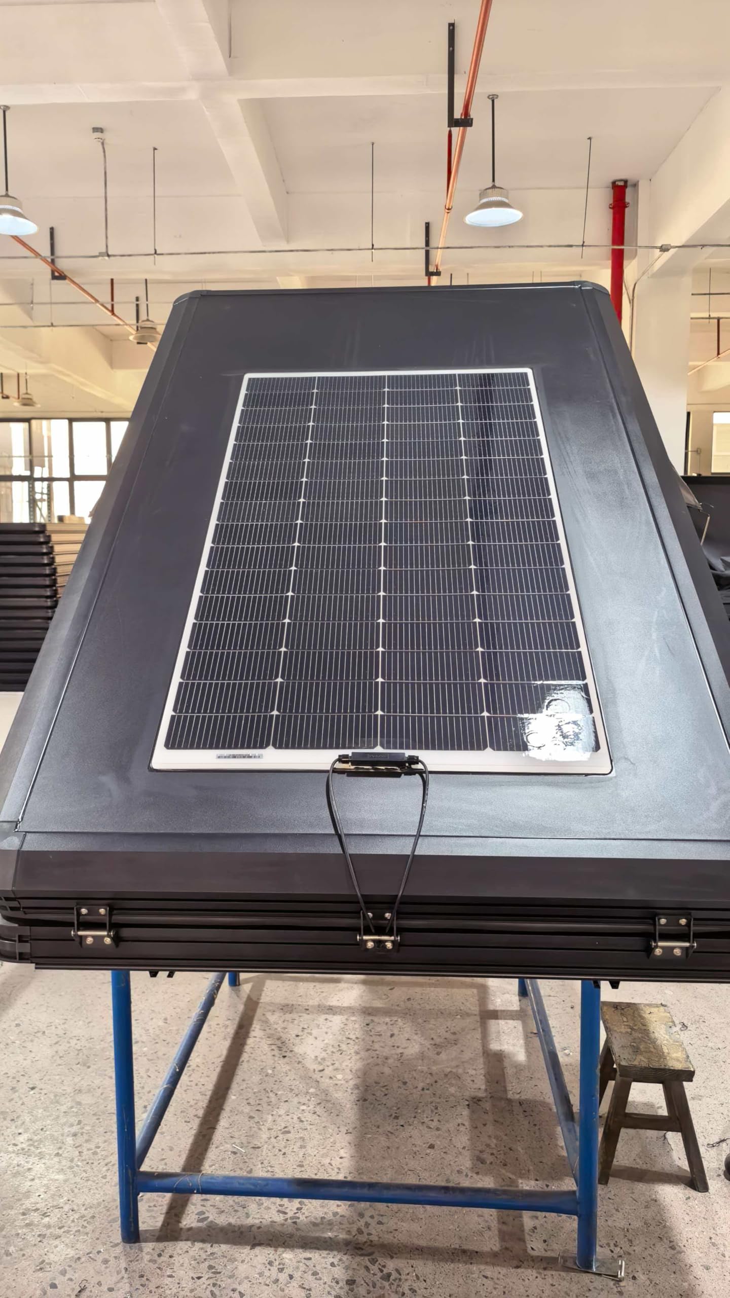 210 * 132 * 145cm Roof Top Tent with Solar Panels and Anderson Power Boxes