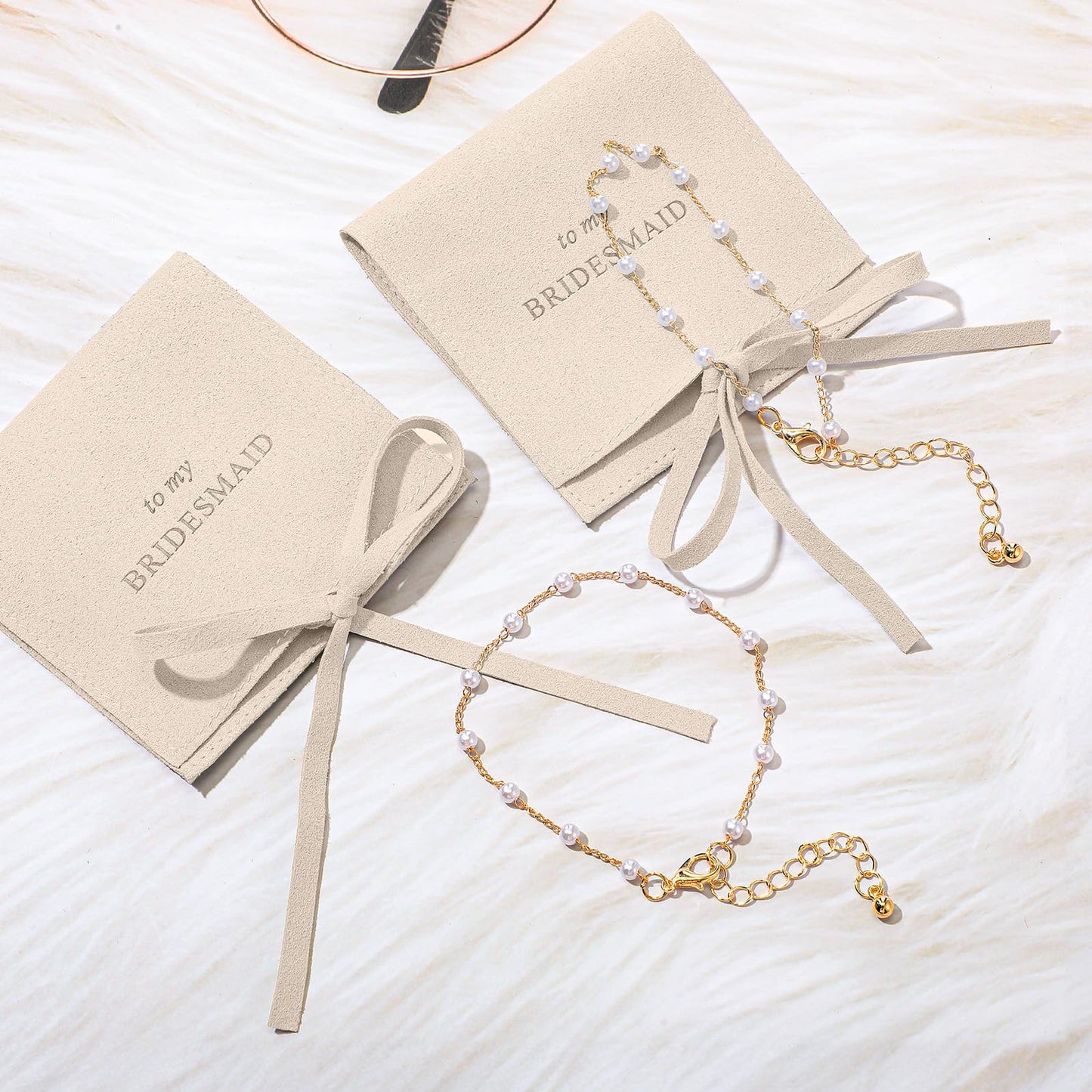 Quelay 16 Pcs Jewelry Bridesmaid Gift Pearl Bracelet Microfiber Jewelry Bag Pouch Set of 8 for Wedding Bridal Party Favor(Beige, Gold,Bow Tie)