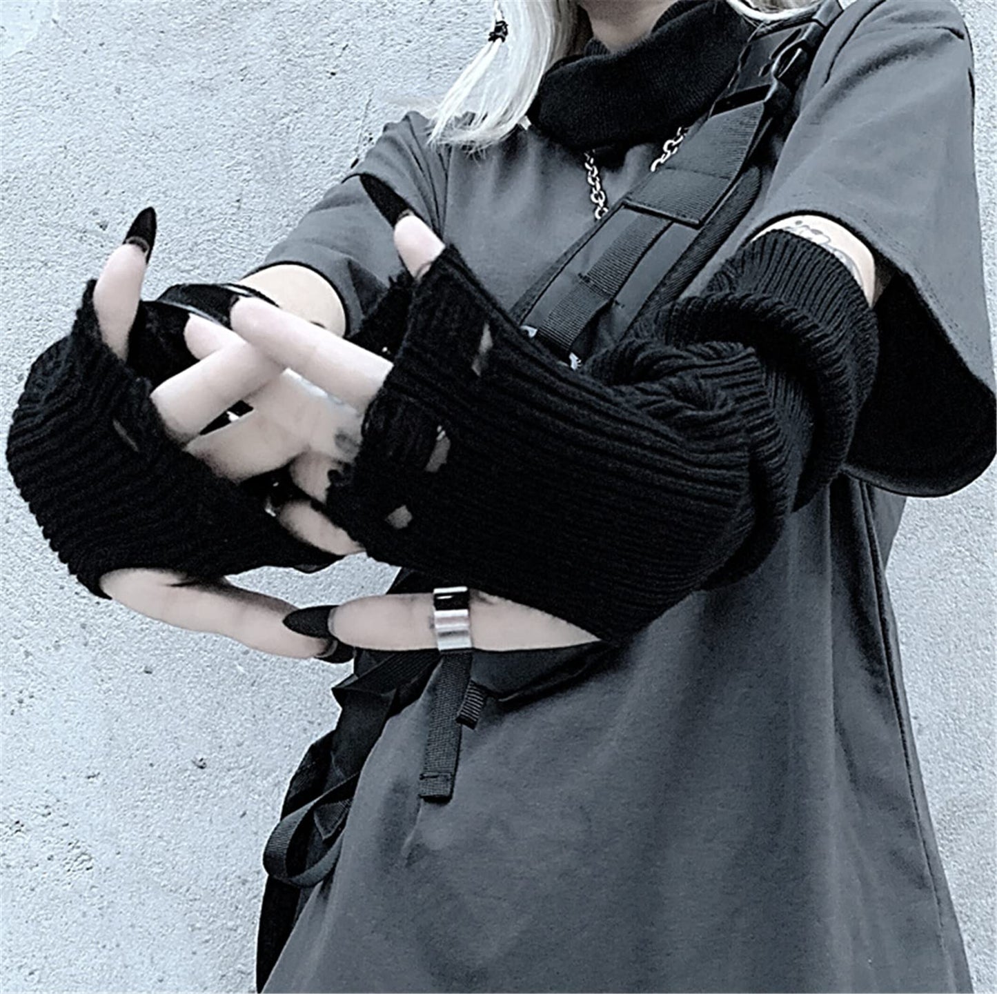 URAWESO Goth Gloves Grunge Emo Fingerless Arm Warmers Gothic Punk Thumbhole Ripped Hip Hop Y2k Arm Sleeves Cosplay