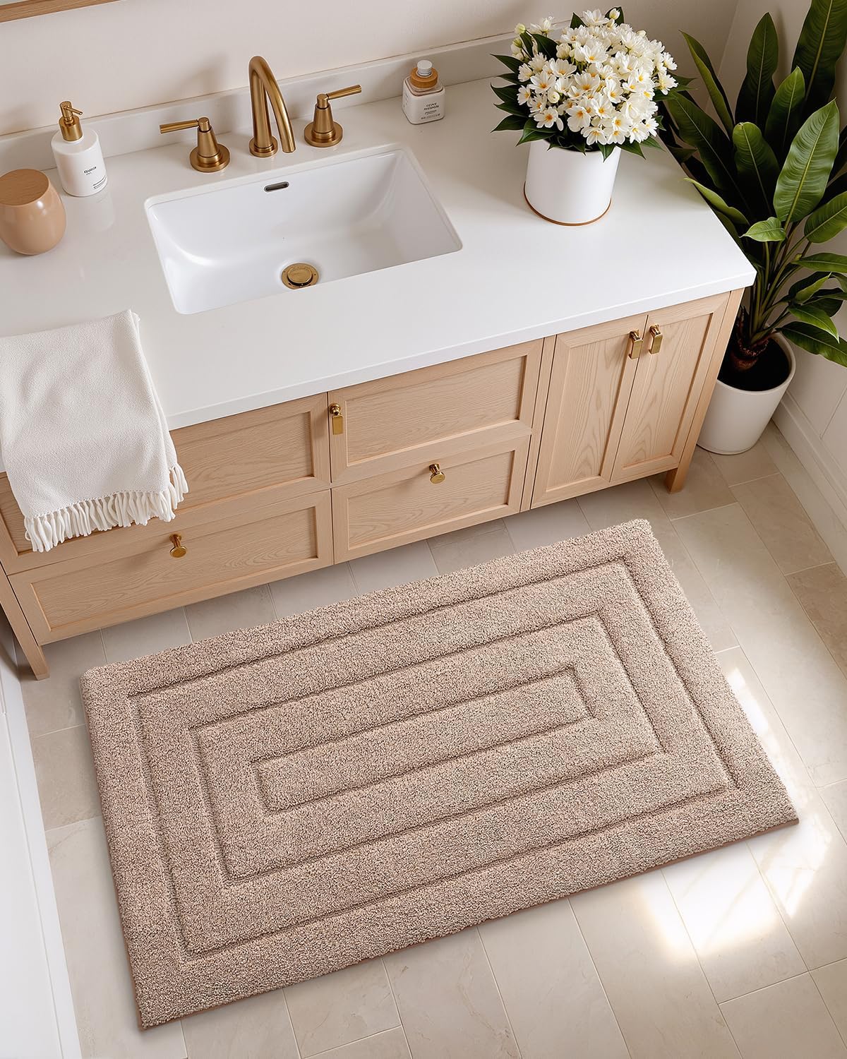 Color&Geometry Bathroom Rugs 30"x17" Non Slip with Rubber Backing,Absorbent Washable Bath Mat Quick Dry Bath Mat for Bathroom,Soft Bathmat Microfiber Plush Carpet for Bathtub and Shower Floor,Tan