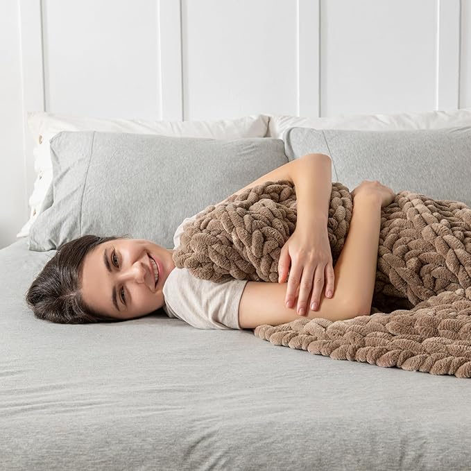 Maetoow Handmade 10 lb Soft Knitted Weighted Blanket, 40 x 60 in Breathable Chunky Knit Gravity Blanket Throw, Home Decor for Sofa Couch Bed, Brown
