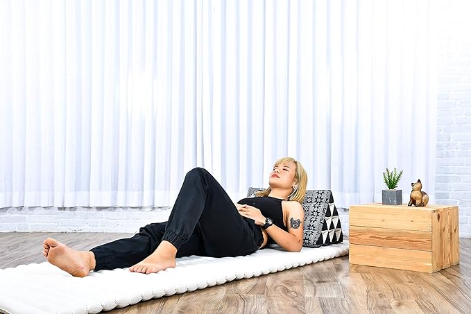 Leewadee Triangle Cushion – Comfortable Backrest for TV or Reading, Incline Pillow for Relaxing Made of Eco-Friendly Kapok, 20 x 13 inches, Black