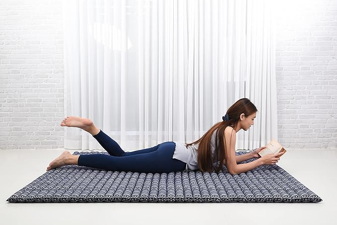 Leewadee - Foldable Floor Mattress - Japanese Roll Up Futon -Trifold Tatami Mat- Guest Floor Bed - Camping Mattress - Thai Massage Mat, Kapok Filled, 75 x 57 inches, Blue White