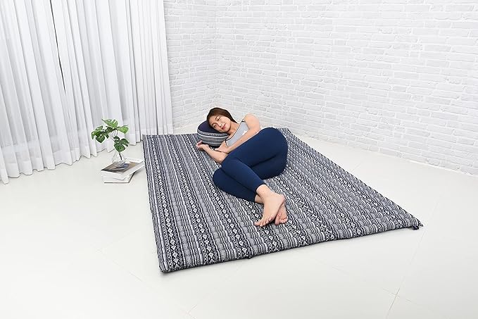 Leewadee - Foldable Floor Mattress - Japanese Roll Up Futon -Trifold Tatami Mat- Guest Floor Bed - Camping Mattress - Thai Massage Mat, Kapok Filled, 75 x 57 inches, Blue White