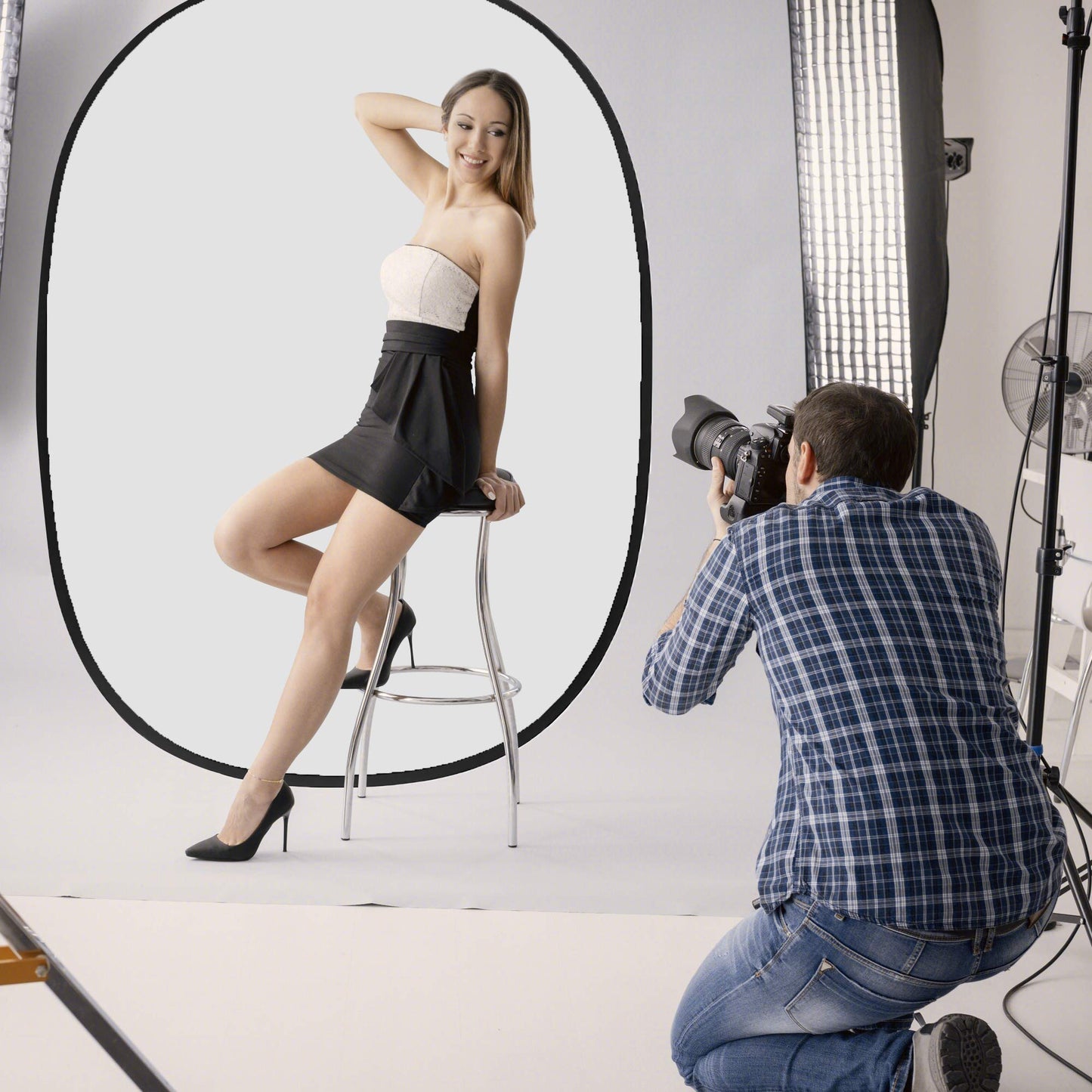 Koopro 5’×7’ Collapsible Twist Background Double-Sided Pop Up Flex Backdrops Chroma Black & White Portrait Screen Professional Video Photography and Television Studio Props with Carrying Case